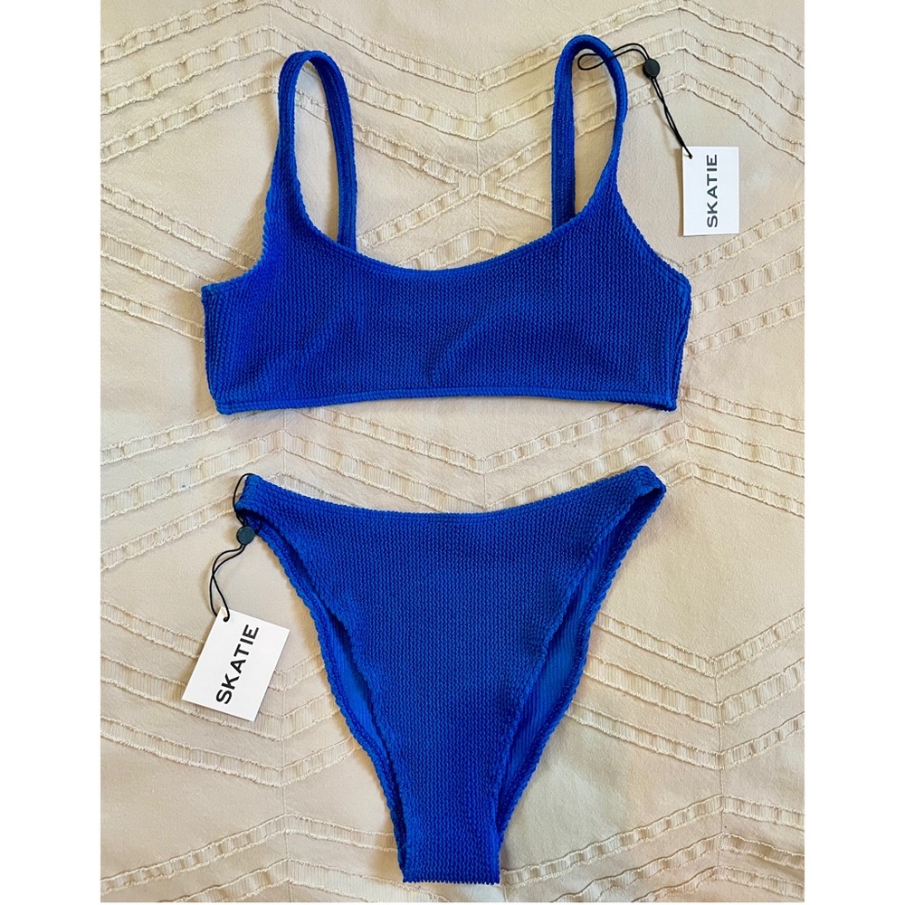 Skatie Mya Top in Blue Raspberry (Crinkle Fabric)
